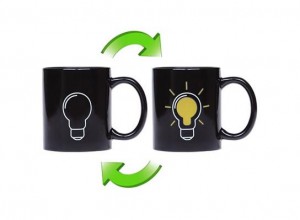 Подарок Чашка - хамелеон 'Лампочка'