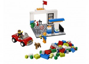 фото Конструктор LEGO Голубой чемоданчик с кубиками #4