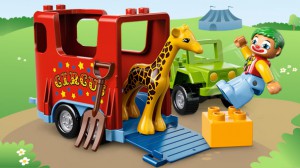 фото Конструктор LEGO Цирковой автофургон #4