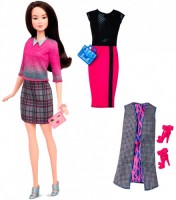 Набор Barbie 'Модница с одеждой, азиатка с темными волосами в клетчатой юбке' (DTD96-36)