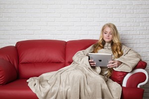 фото Плед с рукавами, карманами и поясом Homely Limited велсофт (H_LL_BEI_300_1) #2